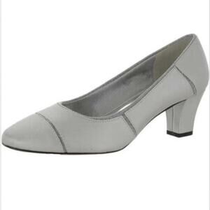 NWT Easy Street Women's Datia Slip On Pump Silver Satin 7.5 N Low Kitten Heel